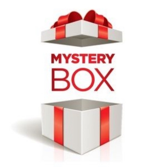 - - ✨Y2K MYSTERY BOX 📦✨NEW WITH TAGS - Picture 4 of 4